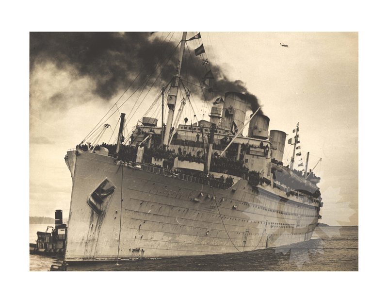 Black and white photo of the ship Ile de france (SS) (1926-1959) WWII