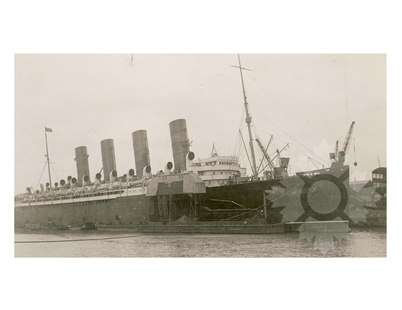 Black and white photo of the ship Mauretania I (RMS) (1906-1935)