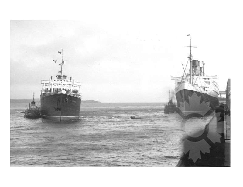 Black and white photo of the ship Queen Mary (RMS) (1936-1967)
