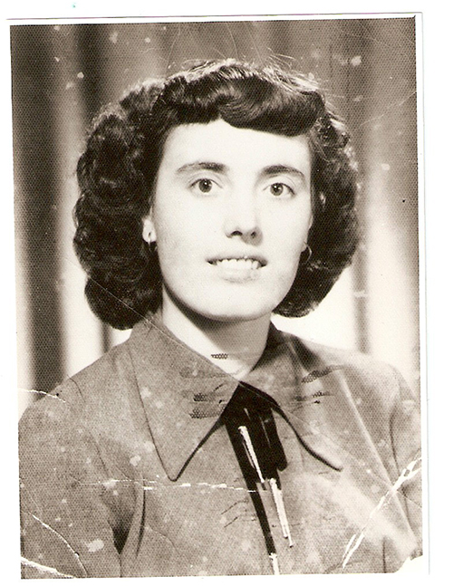 Old black and white photo of a beautiful young lady.