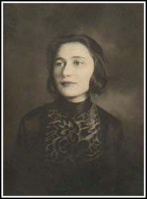 Old portrait, probably painted, of the young Pearl.
